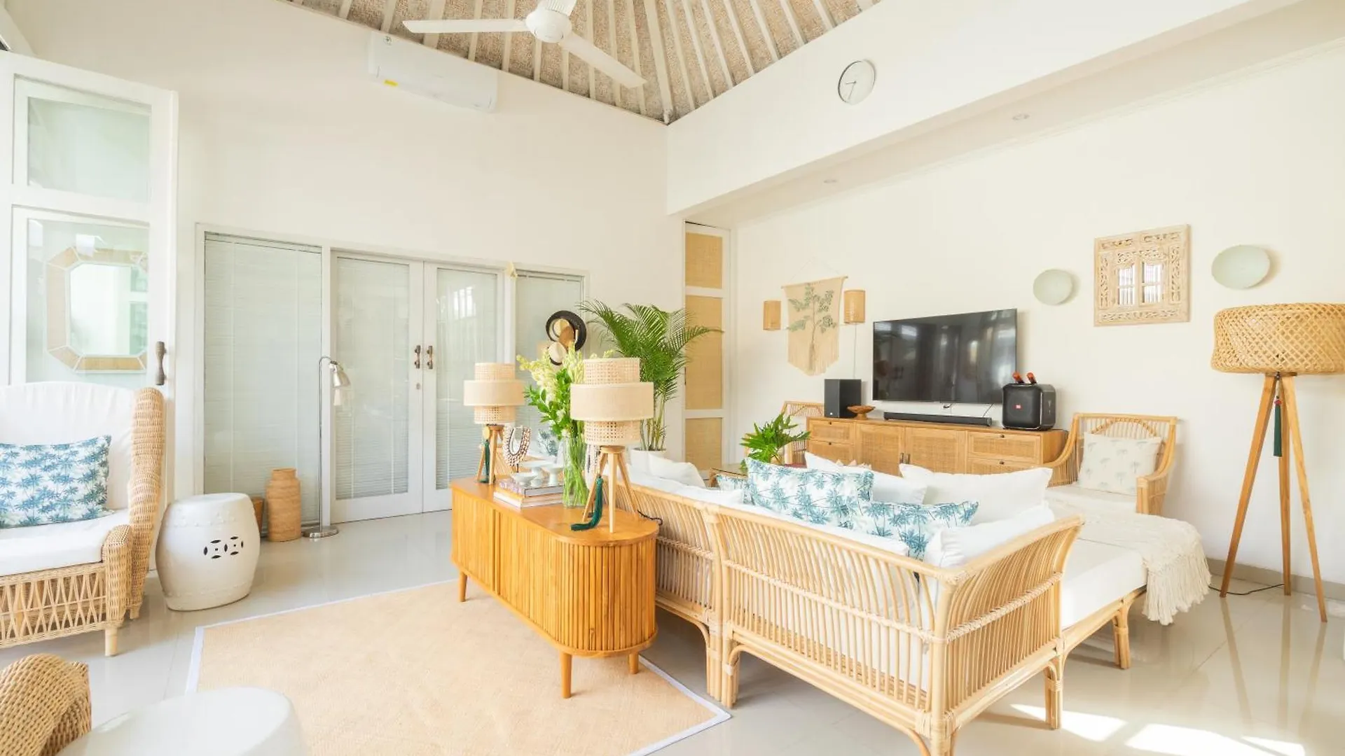 Apartamento Casa Elias - 3Bdr Luxe Seminyak Villa Incl Breakfast & Pool
