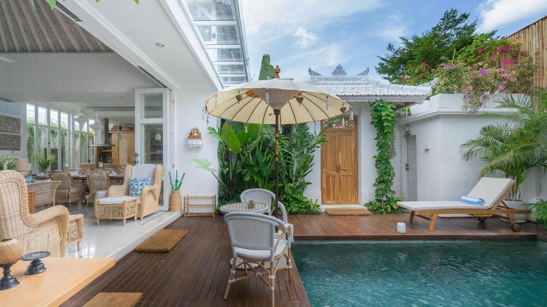 Apartamento Casa Elias - 3Bdr Luxe Seminyak Villa Incl Breakfast & Pool